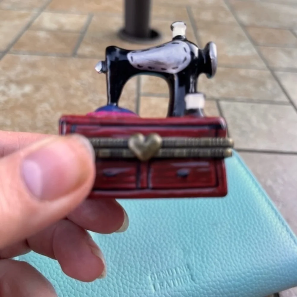Nomoges Old Fashion Sewing Machine Figural Porcelain Trinket Box
